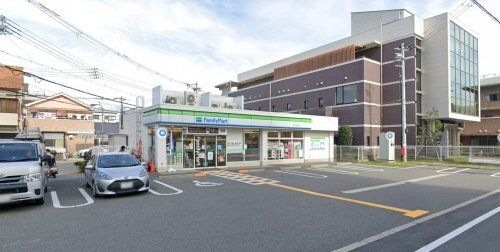 ファミリーマート 新高小学校前店