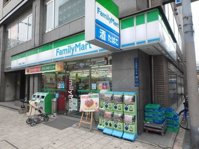 ファミリーマート瓦屋町二丁目店
