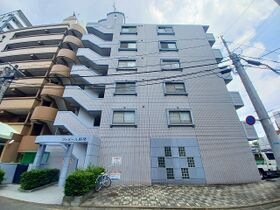 ファミール野間の外観