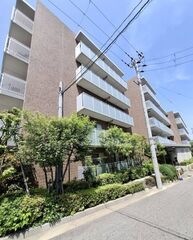写真:甲子園六石町ハイツの外観