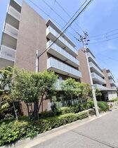 甲子園六石町ハイツの外観