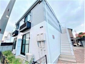 レオパレス歌敷山の外観