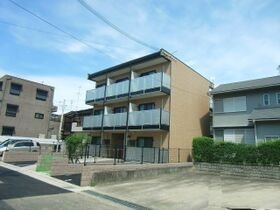 レオパレスタークの外観