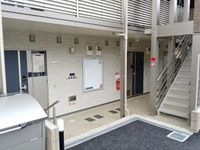 共用スペース(掲示板・階段)