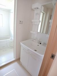 明るい洗面所です