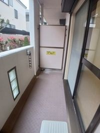 バルコニーからの眺めを楽しみながら食事をしませんか