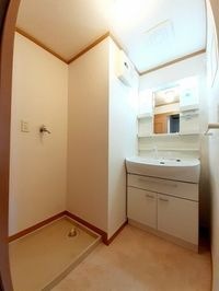 明るい洗面所です