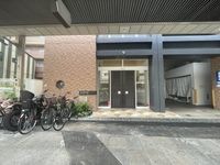ゆとりのあるエントランスです