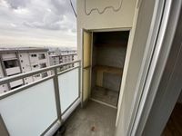 暖かな日差しのふりそそぐバルコニー