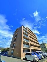 ロイヤルヴェール山下の外観