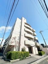 ロイヤルフラット壱番館の外観