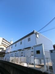 写真：レオパレス仲の外観