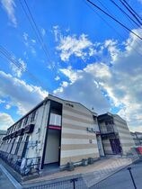 レオパレスブリュシェル荊本の外観