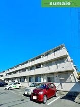 ファミリーメイト矢田A棟の外観