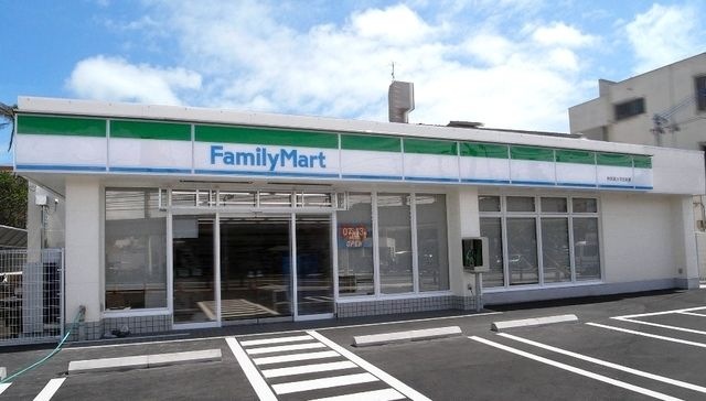 ファミリーマート 日野神明店