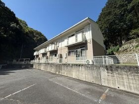 ファミール安東の外観