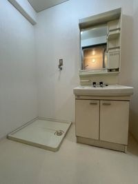 朝の身支度には欠かせない独立洗面化粧台