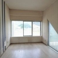落ち着いた色調の洋室です