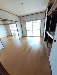 ゆったり過ごせる居間です