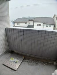 暖かな日差しのふりそそぐバルコニー