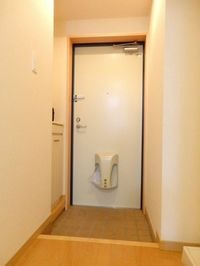 収納もある玄関です