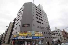 平和ビルの外観