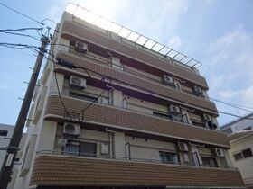 エステート三滝の外観