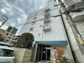 上村マンションの外観