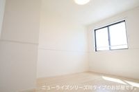 明るい色調の室内です