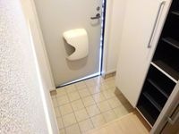 収納もある玄関です