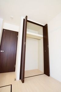 荷物が多くても整理のしやすいクローゼット付き