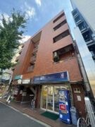 鉄筋コンクリート造のがっちりとした建物。