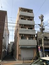 日暮里中央COURTの外観