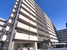 ロイヤルステージ吉塚の外観