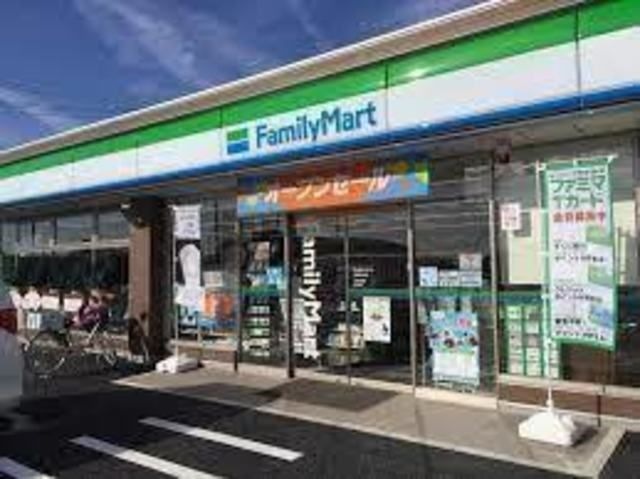 写真：ファミリーマート伊丹緑ヶ丘店