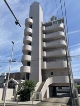フローレスタナベの外観