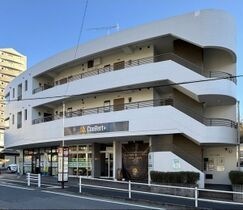 グランドール山手の外観