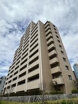 ロイヤルヴィーゼ四谷通の外観
