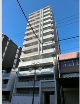モンテーニュ名駅の外観
