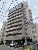 ロイヤルピジョン八田の外観