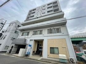 ハイツ西郊の外観