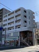 ST PLAZA EASTの外観