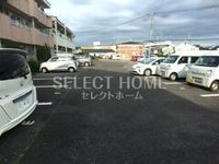 駐車場があるので、車を買う予定の方も安心です