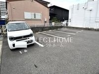 車をお持ちの方に嬉しい駐車場付きの物件です
