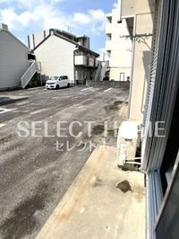 外からの目が気にならないバルコニーで洗濯物が干せます