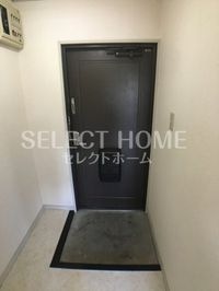 収納もある玄関です