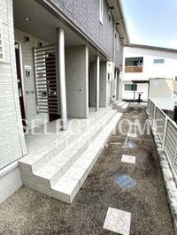 ゆとりのあるエントランスです