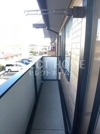 暖かな日差しのふりそそぐバルコニー
