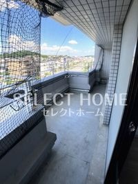 同型タイプ開放的で明るい空間を演出してくれるバルコニーです