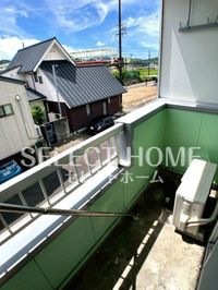 開放的で明るい空間を演出してくれるバルコニーです